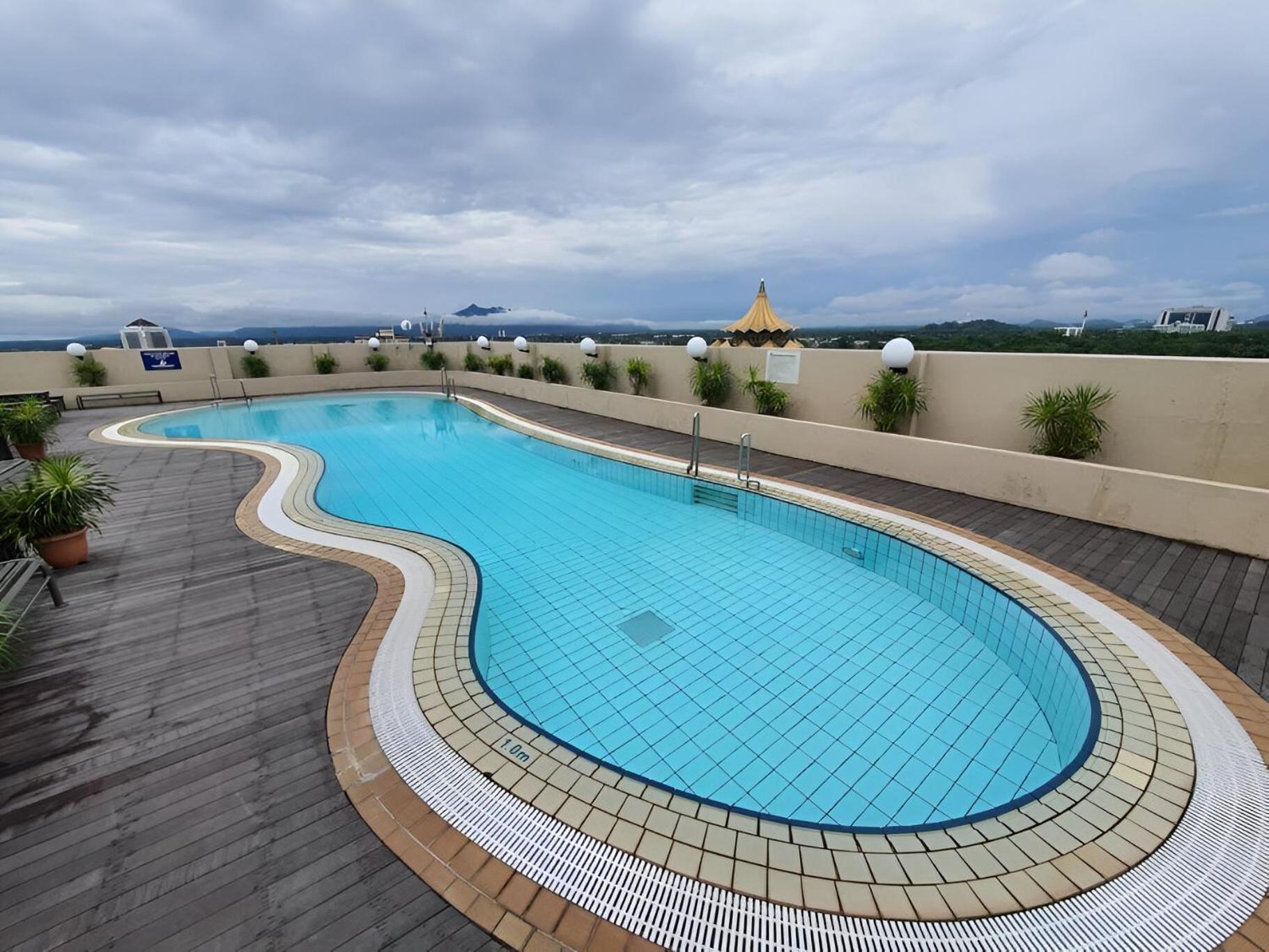 Cozzzy Hut Riverbank Suites Kuching With Spectacular River View ภายนอก รูปภาพ
