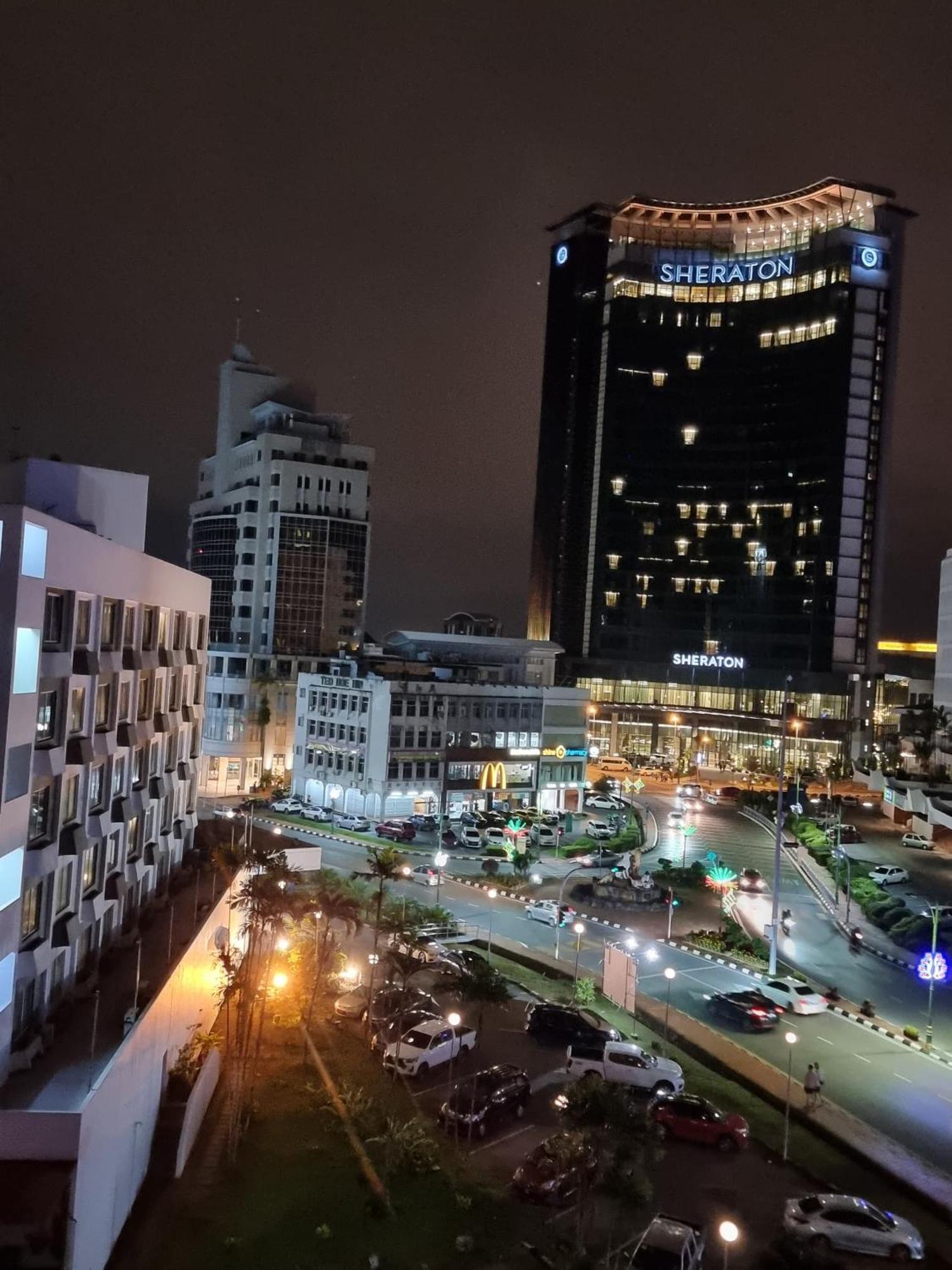 Cozzzy Hut Riverbank Suites Kuching With Spectacular River View ภายนอก รูปภาพ