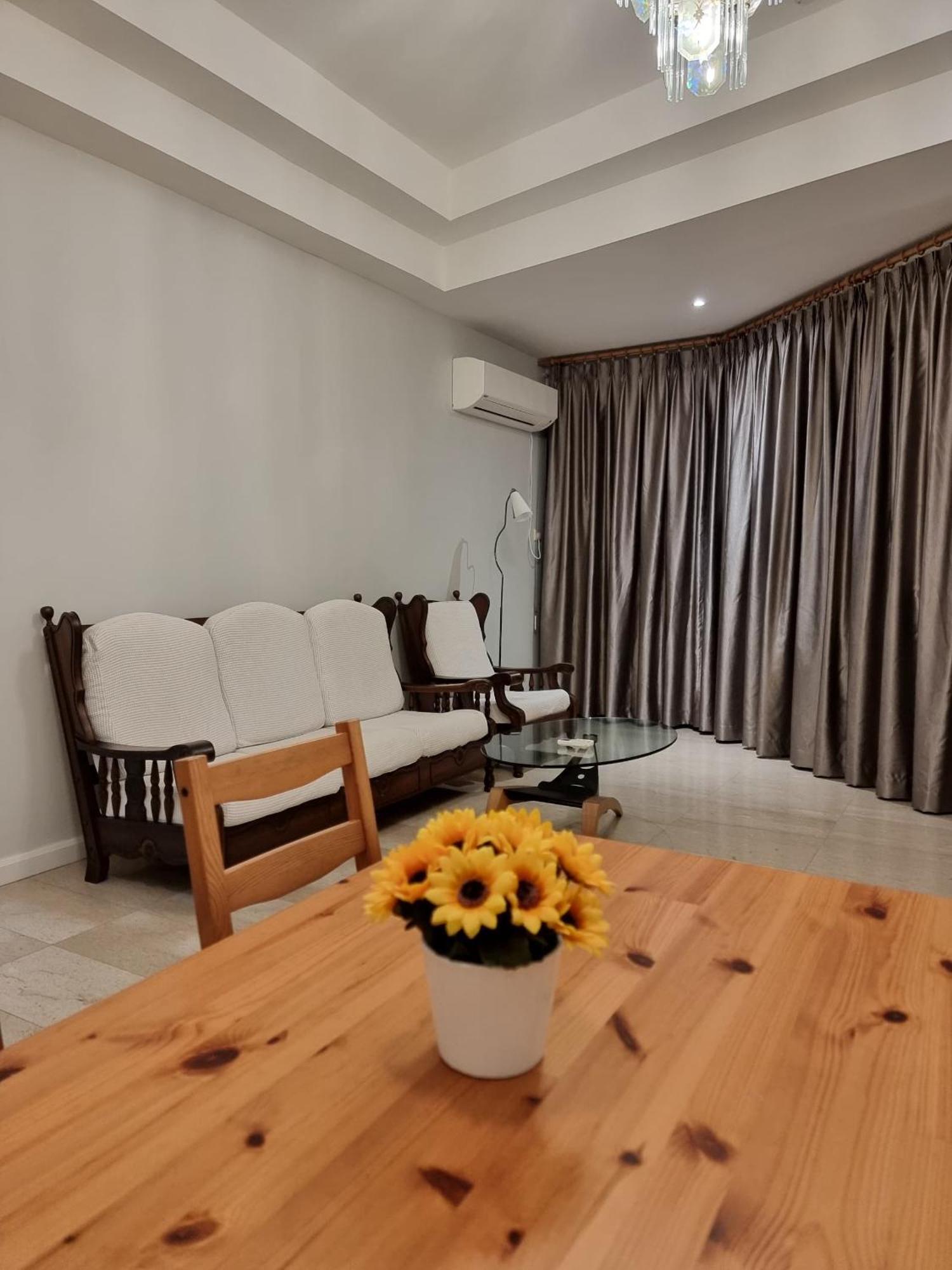 Cozzzy Hut Riverbank Suites Kuching With Spectacular River View ภายนอก รูปภาพ