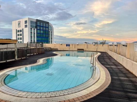 Cozzzy Hut Riverbank Suites Kuching With Spectacular River View ภายนอก รูปภาพ