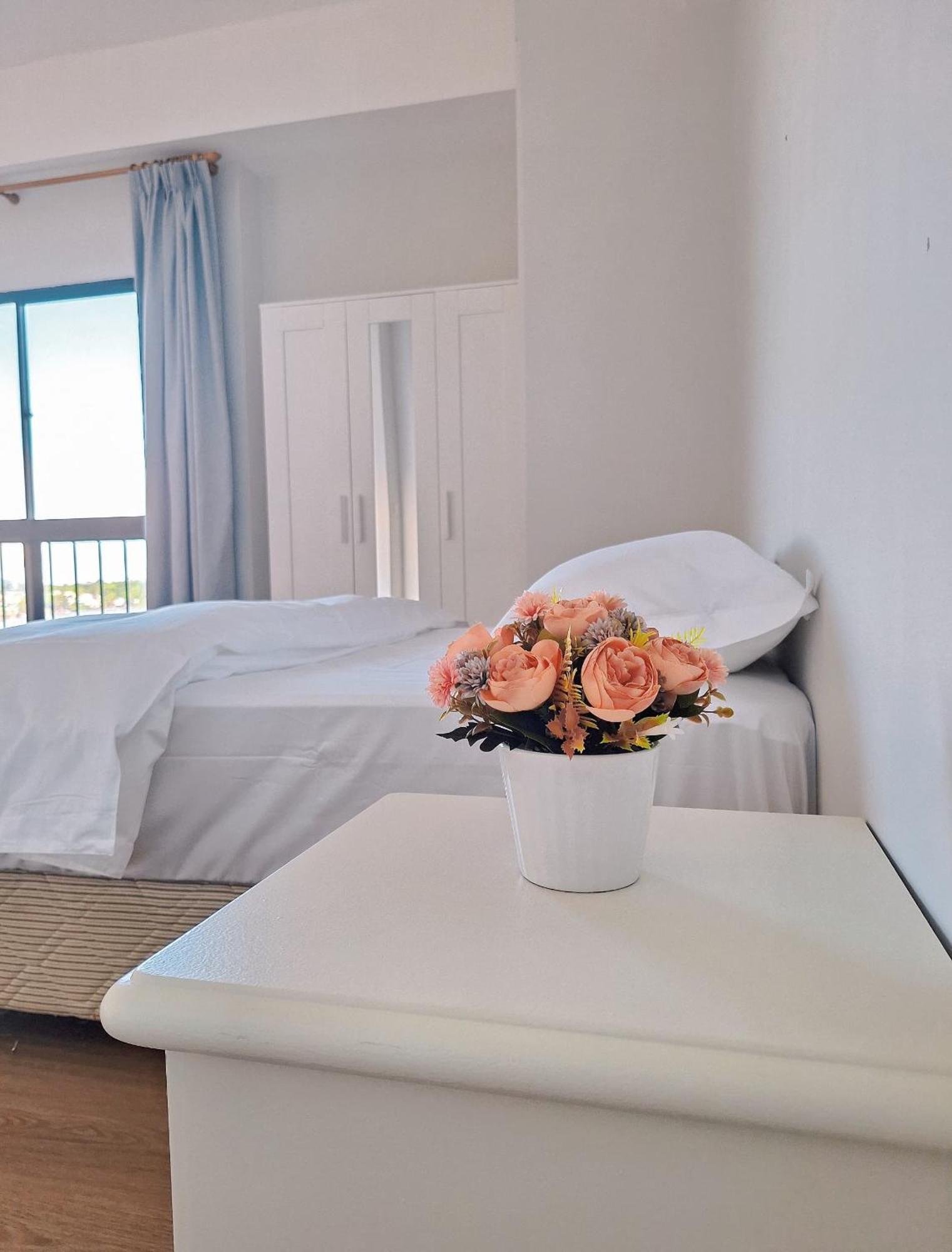Cozzzy Hut Riverbank Suites Kuching With Spectacular River View ภายนอก รูปภาพ